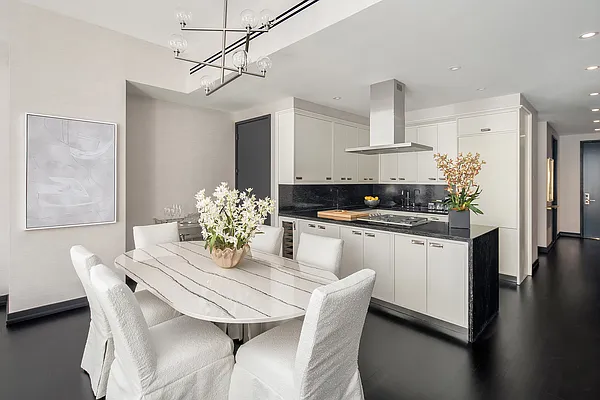 Rented by Extell Marketing Group LLC | media 23