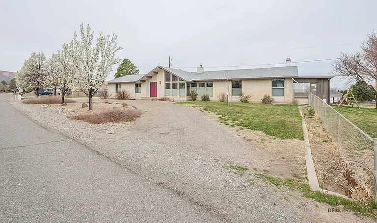 2110 Hodesha Way — Photo 4