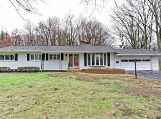 900 Heather Ln, Niskayuna, NY 12309