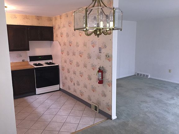 3rd image of 9862 Frankford Ave