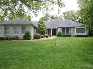 5350 White Oak Dr, Smithton, IL 62285