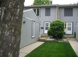 295 Birchwood Ln, Bloomingdale, IL 60108