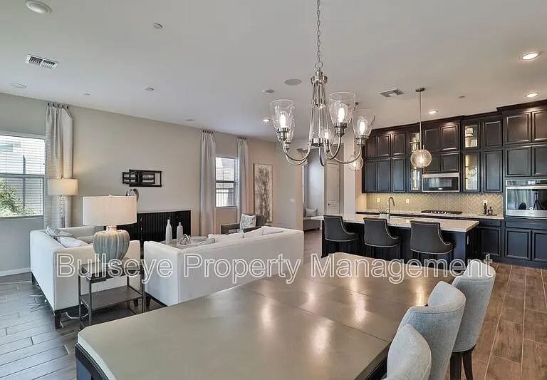 2152 N 141st Ave — Photo 11