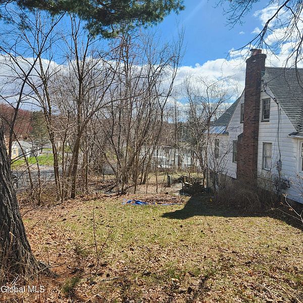 2nd image of 208 Hampton Avenue