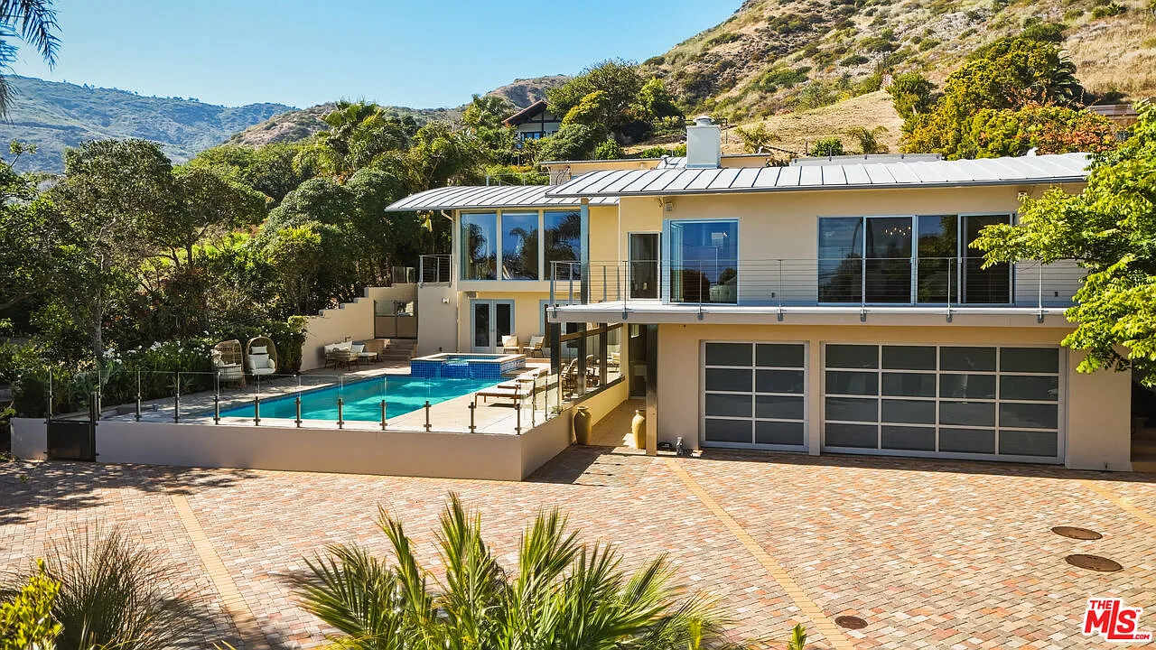 5 bed, 6.0 bath, 6412 sqft, $29,500 — Photo 4