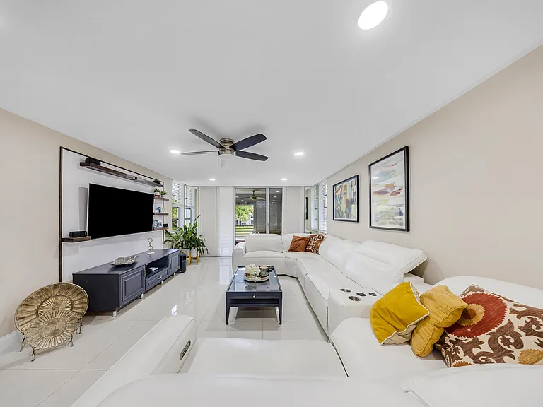 4261 W Palm Aire Dr #204 — Photo 8