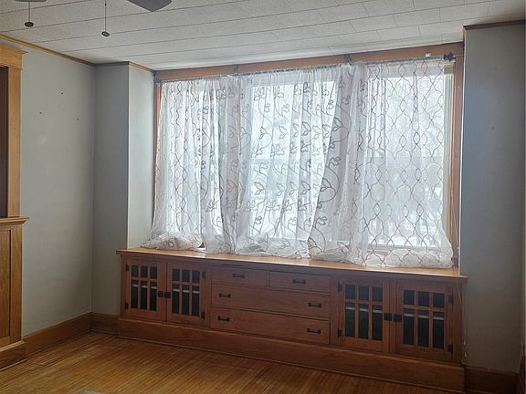 4th image of 520 Mill St