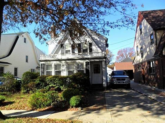 2nd image of 50 Beech St