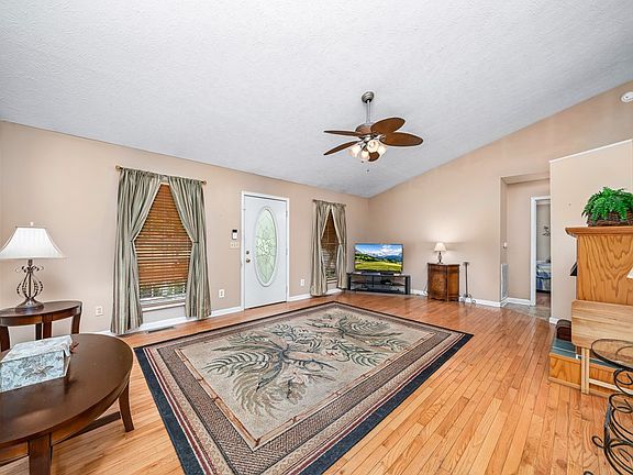 4th image of 88 Hillsway