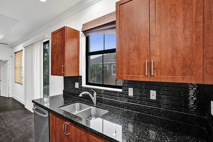 2 bed, 1263 sqft, $3,300 — Photo 4
