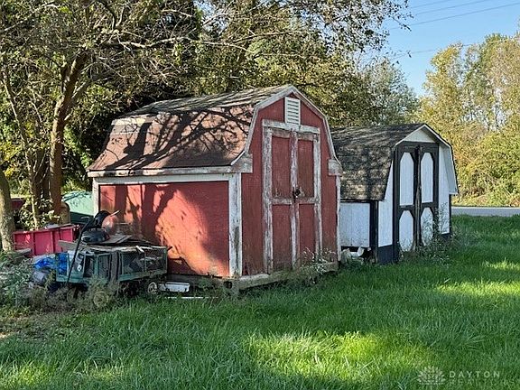 3rd image of 2467 Railroad St