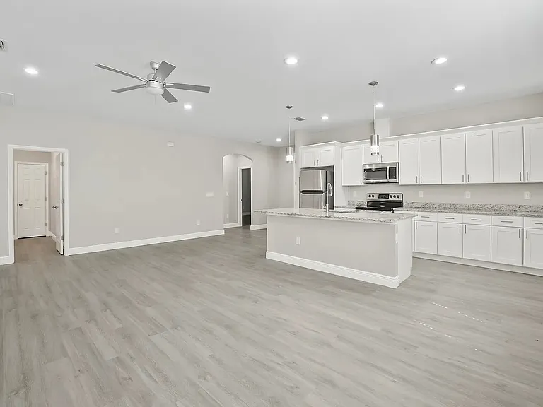 2924 W Chestnut St — Photo 11