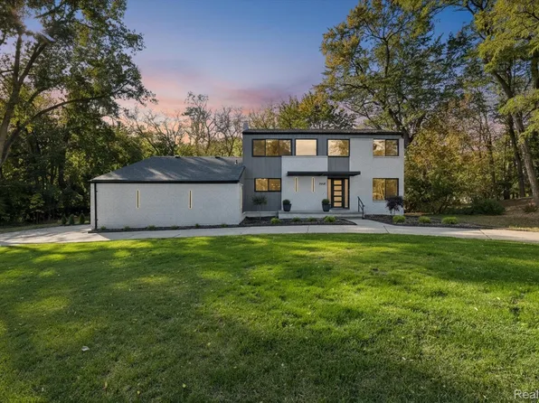 3668 Bayou Dr, West Bloomfield, MI 48323