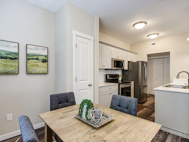 The Summit Apartments — Photo 13