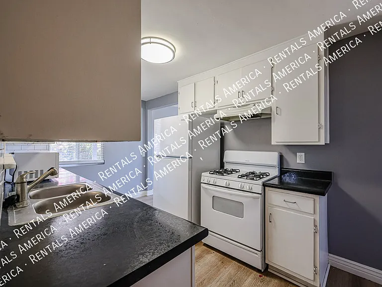404 W Mission Ln — Photo 8