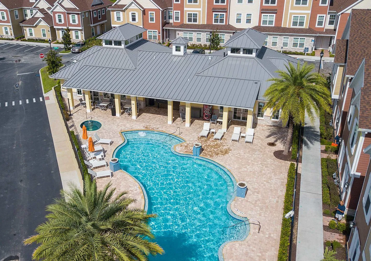 4 Suites, Private Jacuzzi & Prime Location — Photo 3