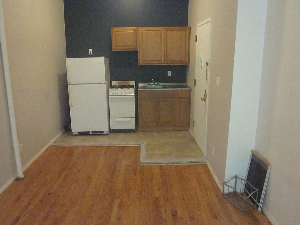 2nd image of 220 Boerum St APT 1R
