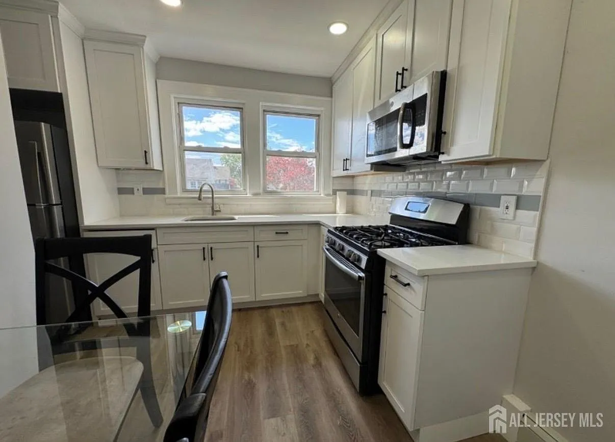 1 bed, 1.0 bath, $2,000 — Photo 2