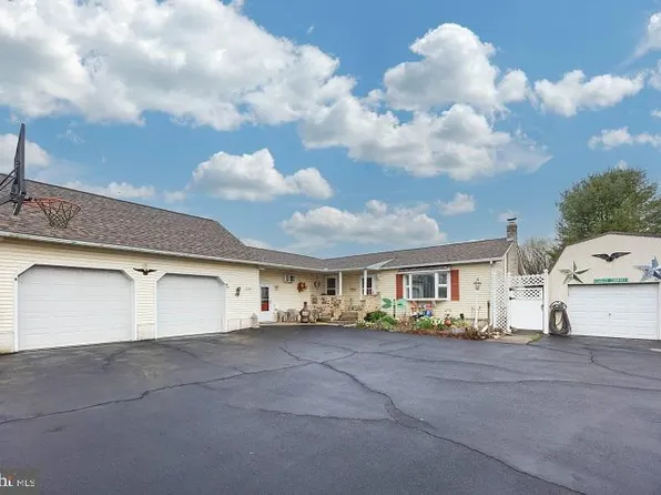 1224 Saint Pauls Church Rd, Pennsburg, PA 18073