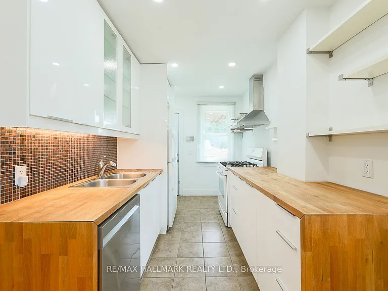 2159 Gerrard St E #MAIN — Photo 2