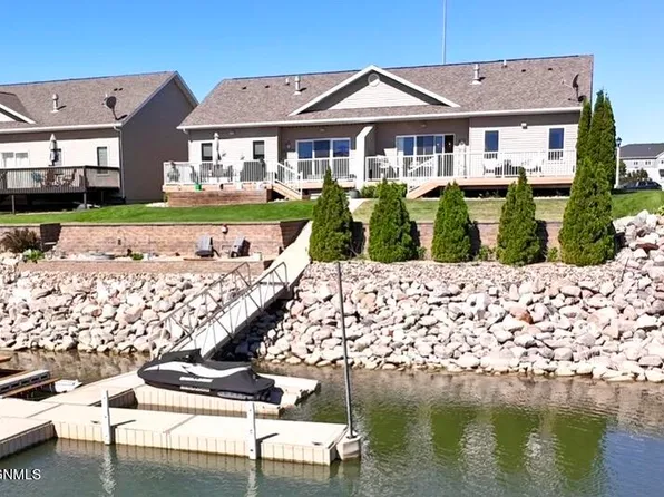 2208 Marina Rd SE, Mandan, ND 58554