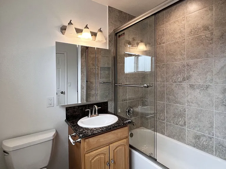 2642 W Porter Ave #12 — Photo 15