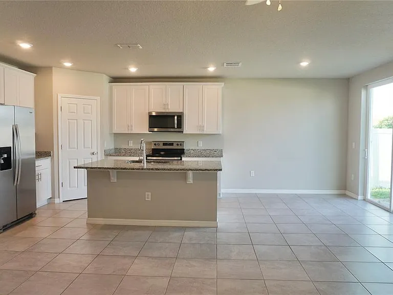 1218 Zambrana Ct — Photo 4