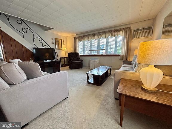 5th image of 1557 Blackrock Rd