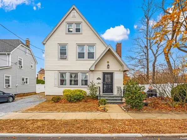 22 Park Place, Williston Park, NY 11596