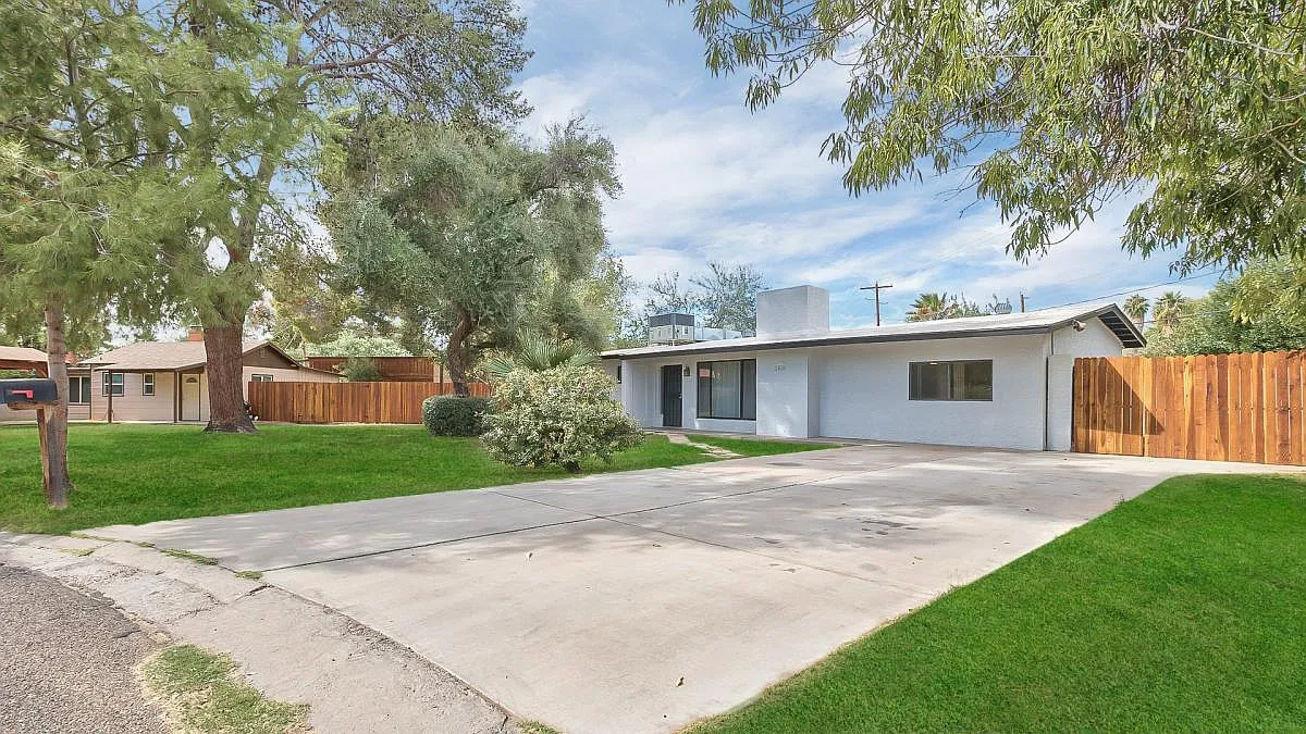 3 bed, 1924 sqft, $3,400 — Photo 1