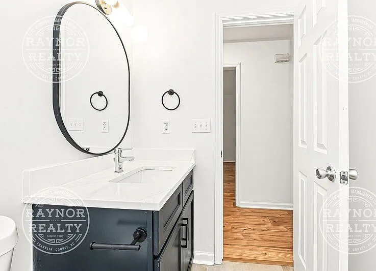 2102 W Knox St #A — Photo 14