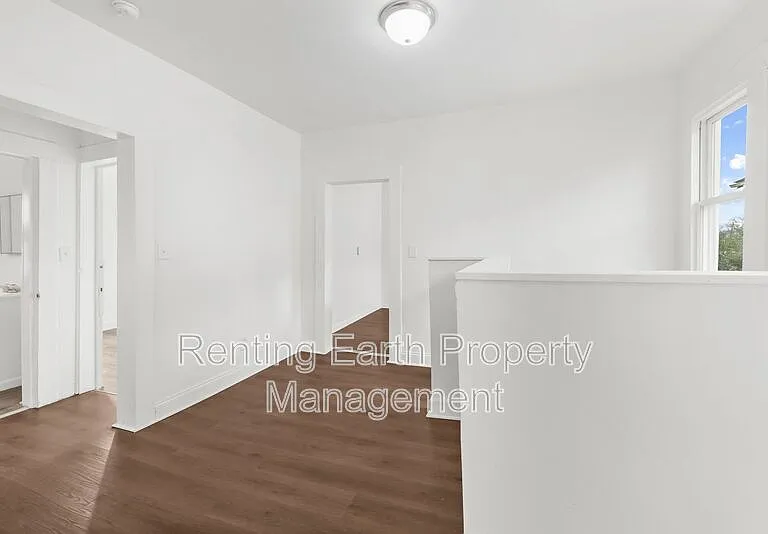 1563 Martin Ave — Photo 9