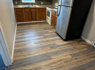 639 Riverside Dr #1R, North Grosvenordale, CT 06255