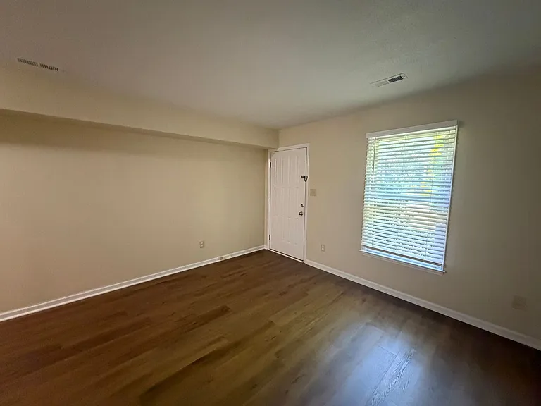 1652 India Hook Rd — Photo 7