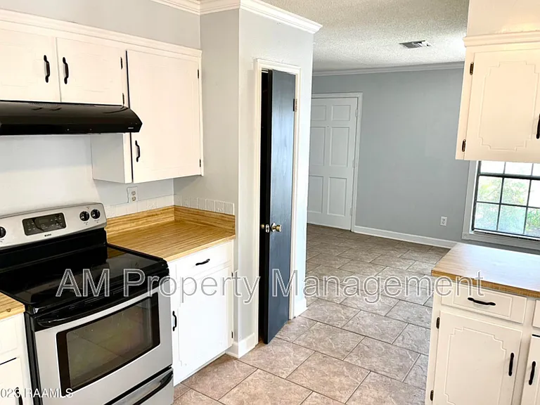 128 Longfellow Dr — Photo 7