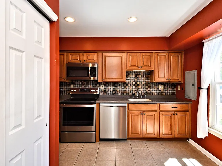 615 Piedmont Ct — Photo 6