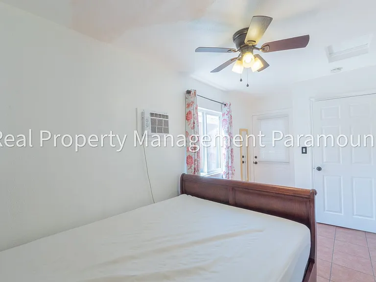 1362 E 61st Street — Photo 28