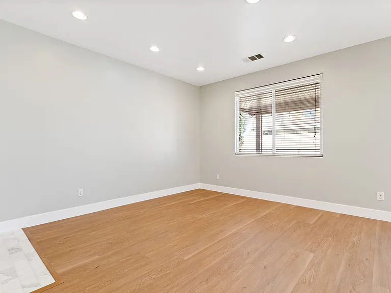 5909 Viking Way — Photo 3