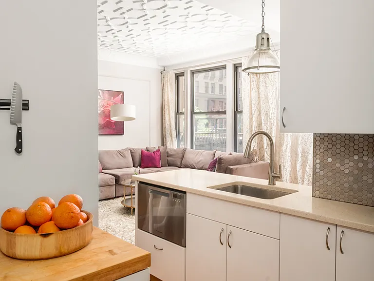 200 W 54th St #2D — Photo 4