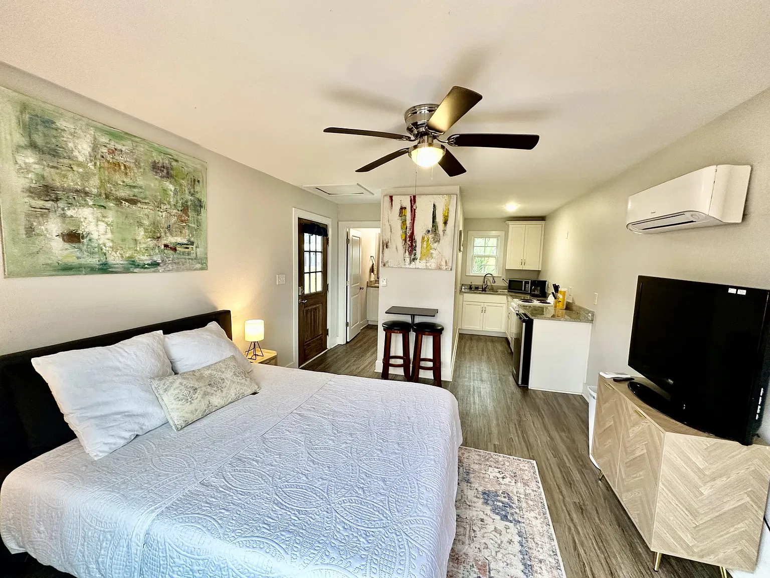 1 bed, 300 sqft, $1,250 — Photo 4