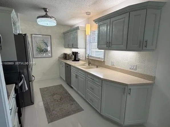 17 Lake Vista Trl APT 201, Port Saint Lucie, FL 34952