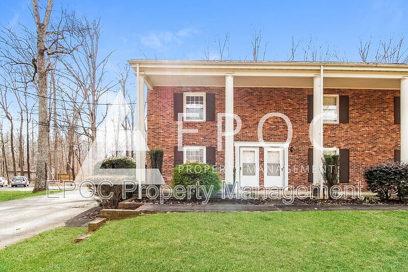 1st image of 1019 Cypress Dr #B
