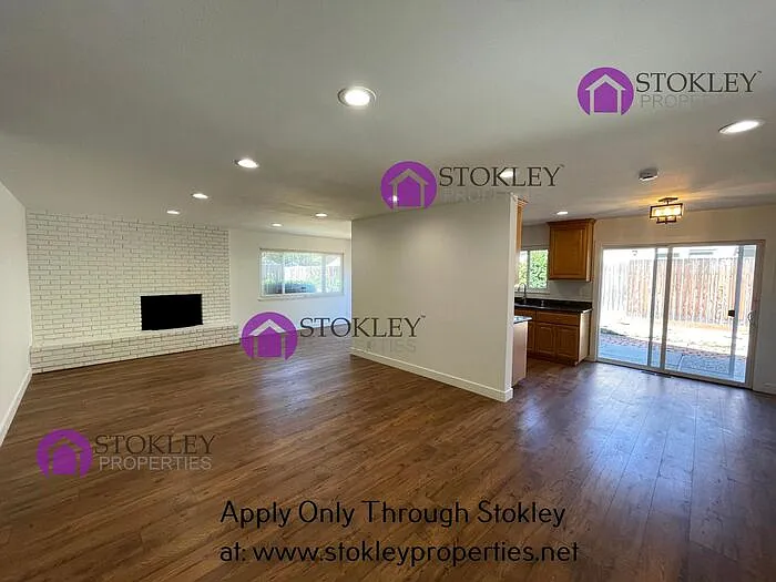 723 Slater Ave — Photo 2