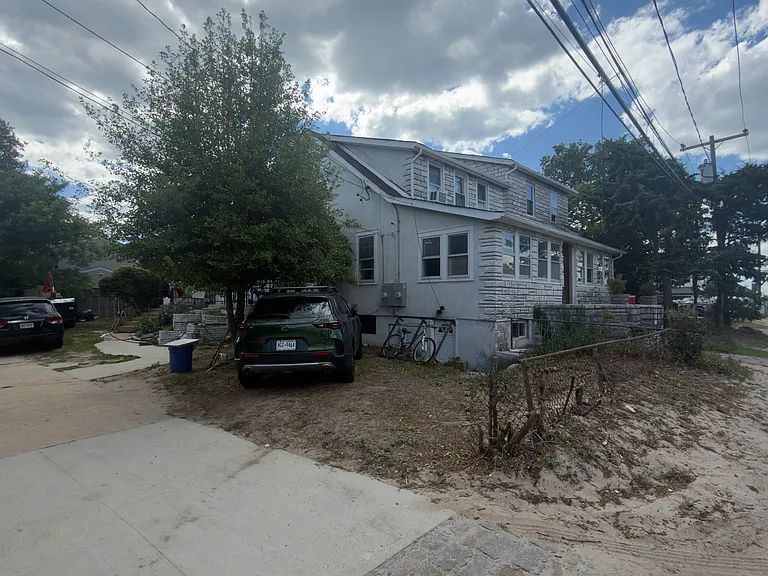 10 Greenwich Ave — Photo 16
