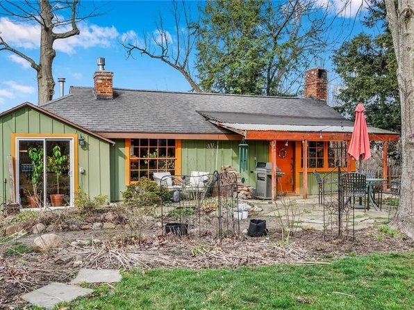 15 Melant Dr, Orchard Park, NY 14127