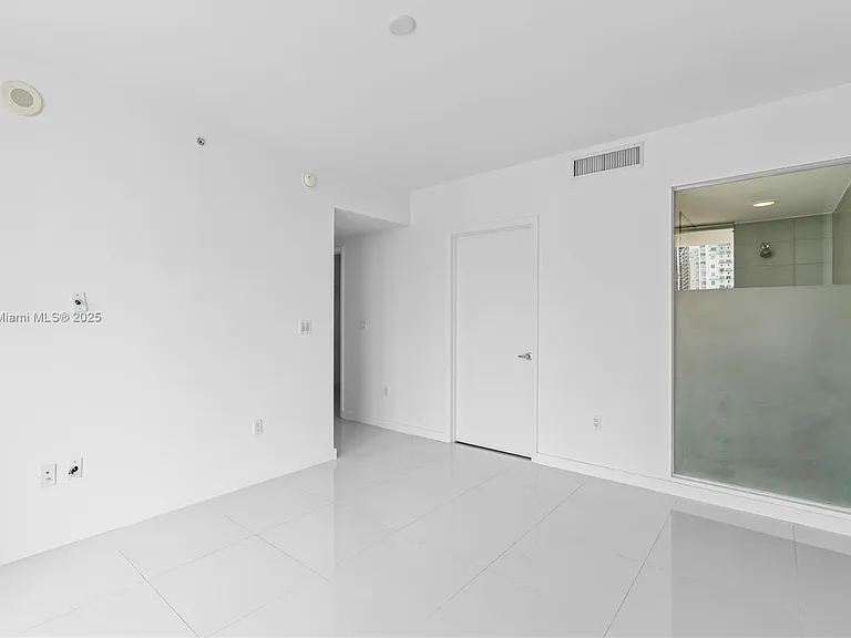 92 SW 3rd St #1 — Photo 13