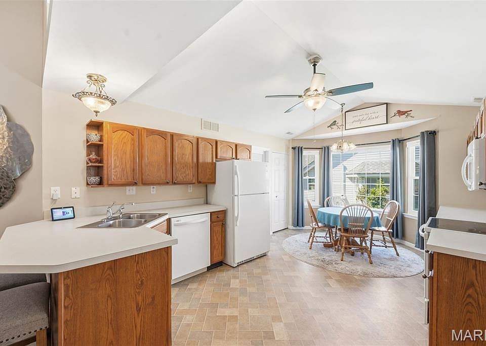 2nd image of 5 Quiet Meadow Ct