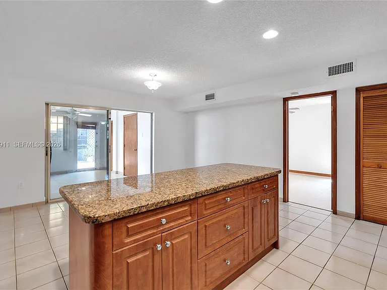 7811 SW 9th Ter — Photo 11