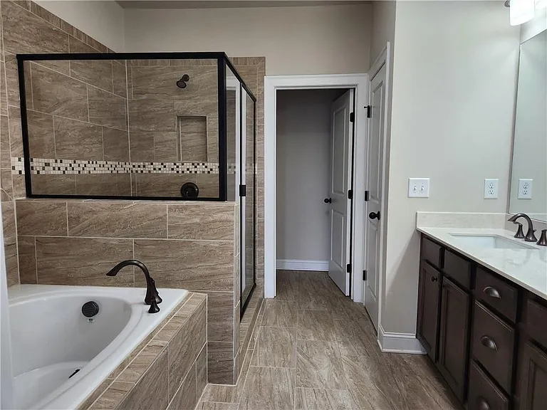 1323 Faircrest Way — Photo 12