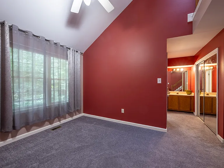 8031 Green Valley Ln — Photo 25